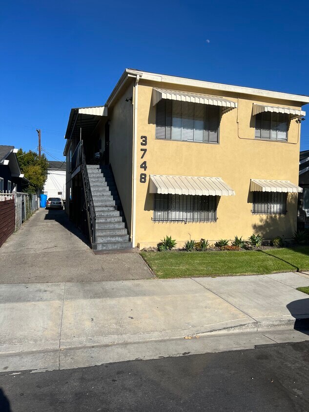 Building - 3748 3rd Ave