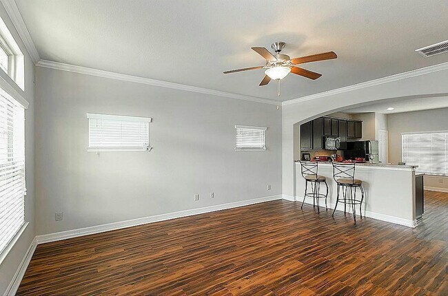 Foto del edificio - 33 Woodland Hills Dr