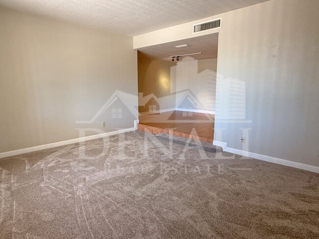 Building Photo - 5129 E Emile Zola Ave