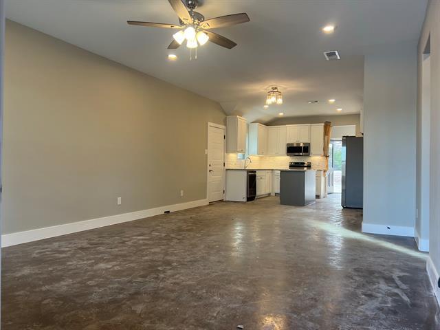 Building Photo - 581 N Friendship Rd