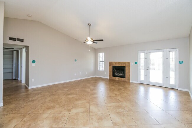 Foto del edificio - 7453 E Diamond Ave