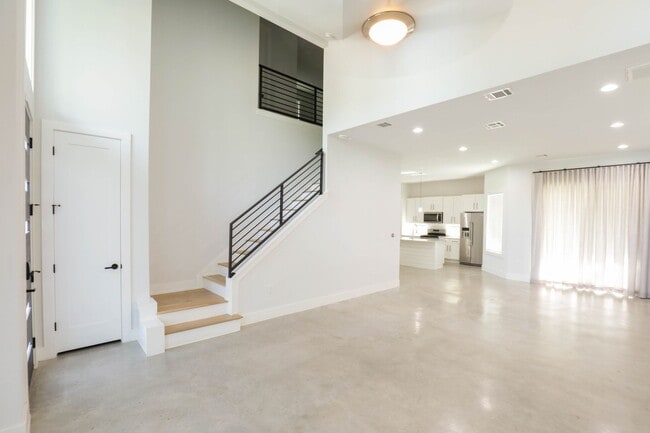 Building Photo - 1309 Cometa St