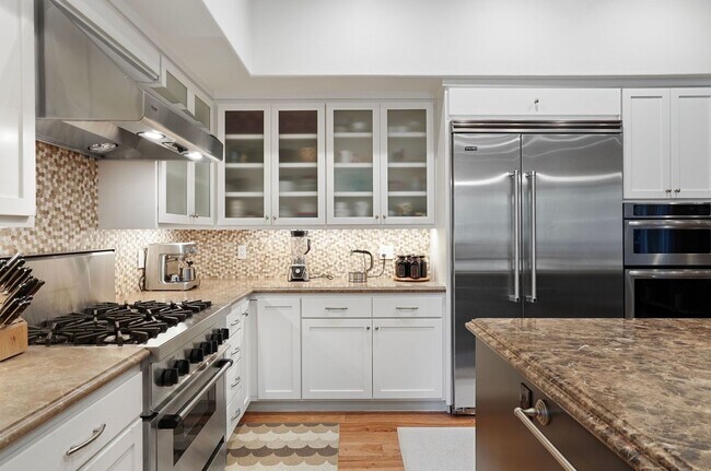 Foto del edificio - Stunning 4Bed/5bath Home in Kentfield