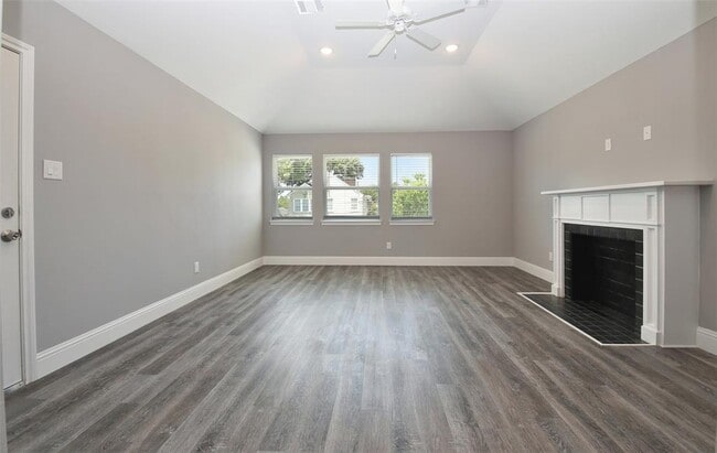 Building Photo - 5107 Delano St