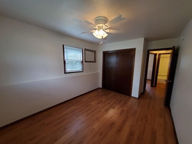 Building Photo - 2301 W 4th St