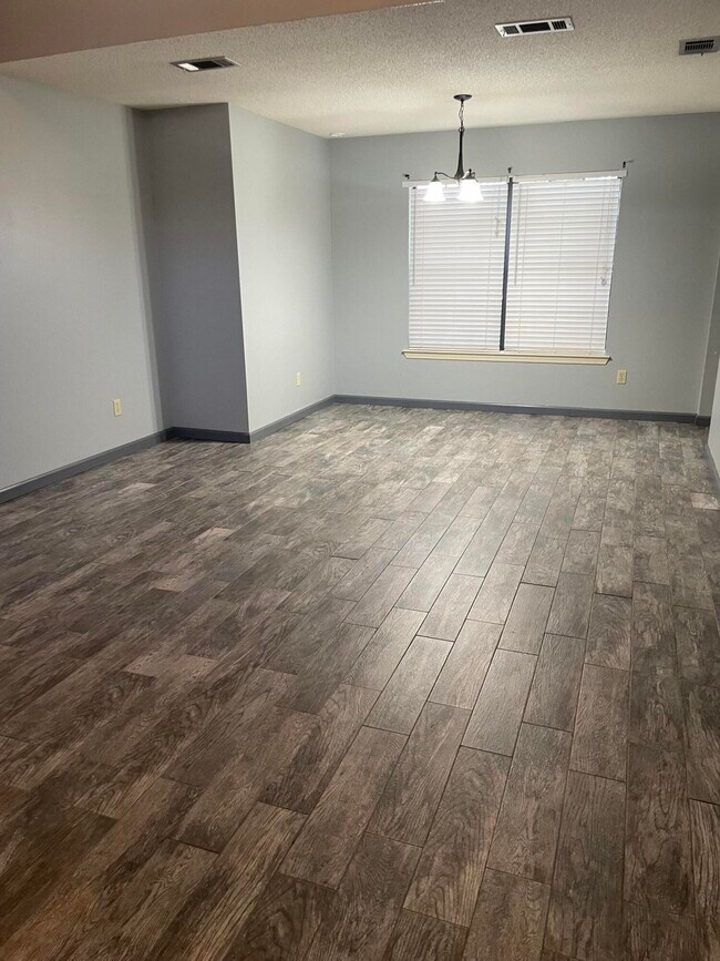 Foto del edificio - 1511 Mariah Way W