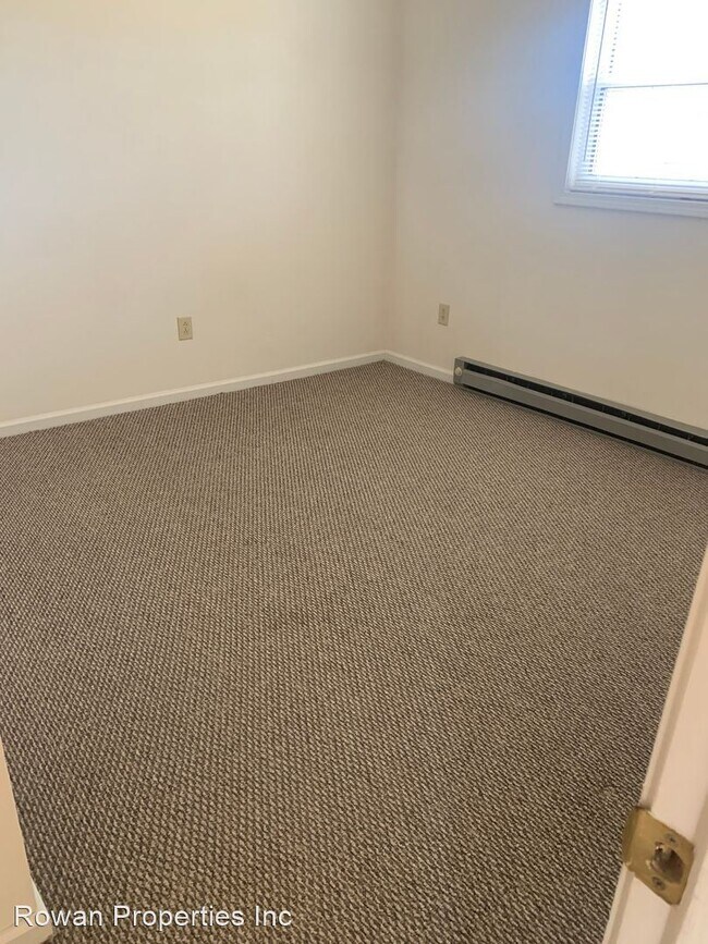 Building Photo - 3 br, 1.5 bath House - 146 Stones Throw Lane