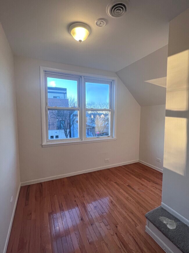 Bedroom - 4137 N Western Ave