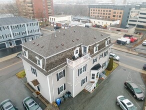 Building Photo - 75 Pine St