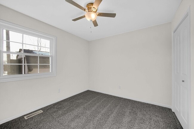 Building Photo - 368 Raven Ct