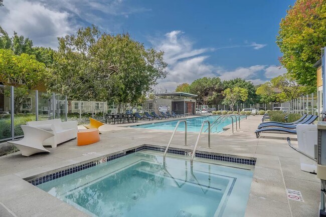 Foto del edificio - 8820 Belford Ave