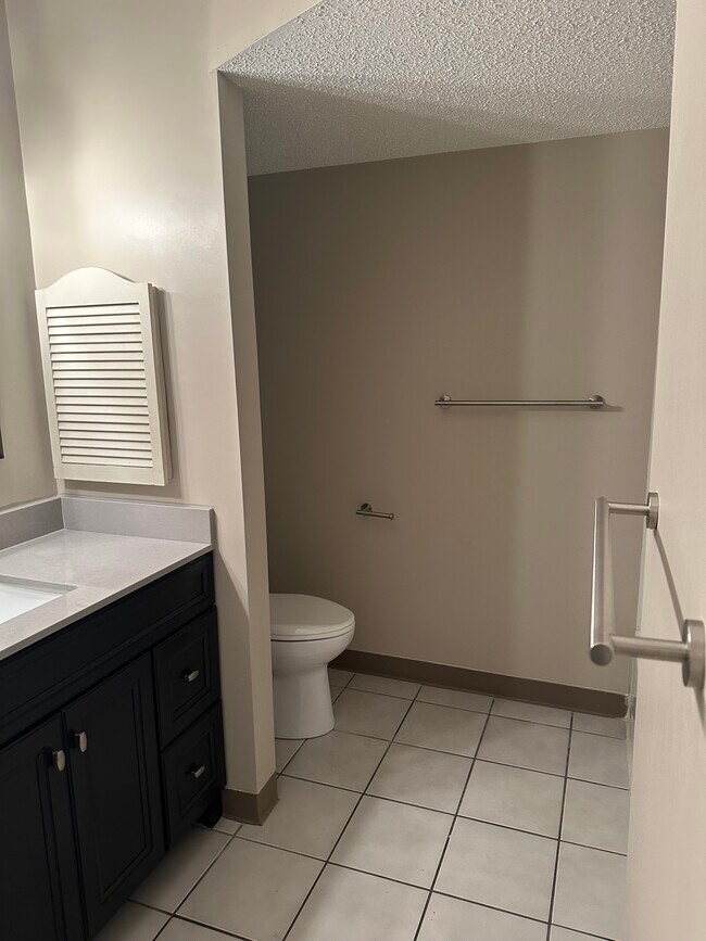 3121 SW Macvicar Ave Unit 204, Topeka, KS 66611 Condo for Rent in