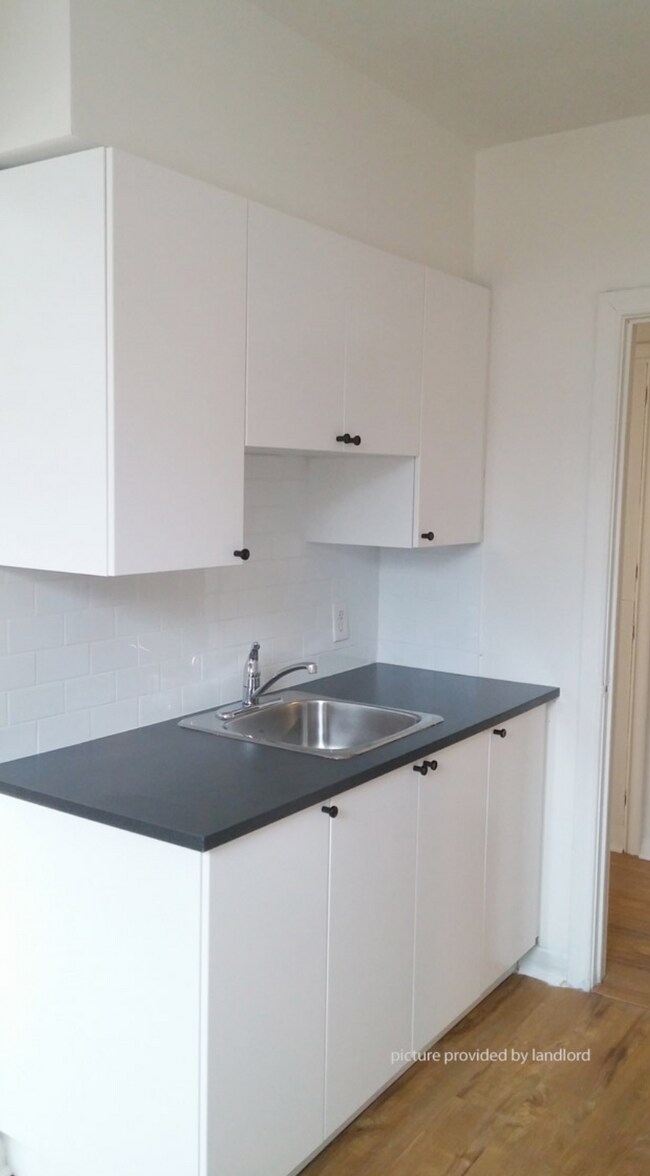 Photo du bâtiment - 1 Bedroom Apartment located in Wilson Heights