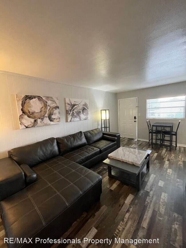 Building Photo - 1 br, 1 bath House - 501 NW 15th Avenue #12