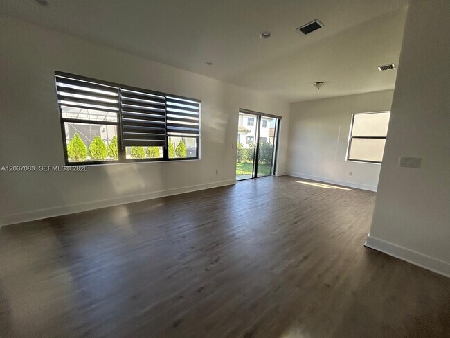 Foto del edificio - 5525 Agostino Way
