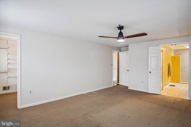 Foto del edificio - SINGLE FAMILY HOME IN DERWOOD