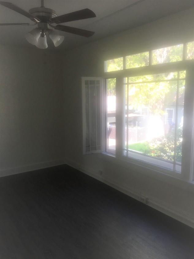 Primary Photo - 1812 Oakwood Ave