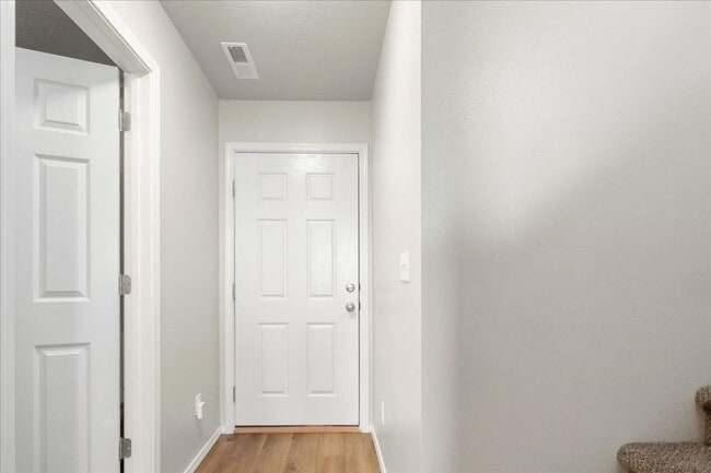 Building Photo - Beautiful Home 3 bed, 2bth - Pet Friendly - Ready Now!