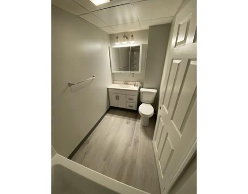 Building Photo - 118 Maple St