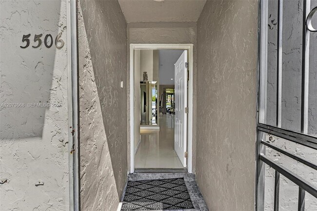 Foto del edificio - 5506 SW 28th Terrace