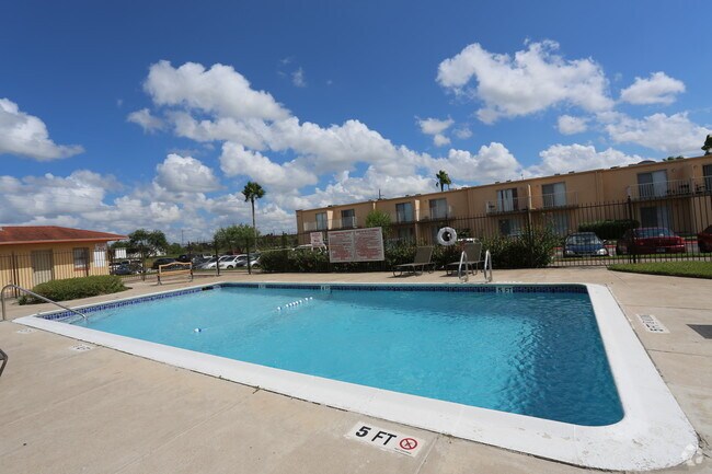 Piscina - Los Cedros Apartments