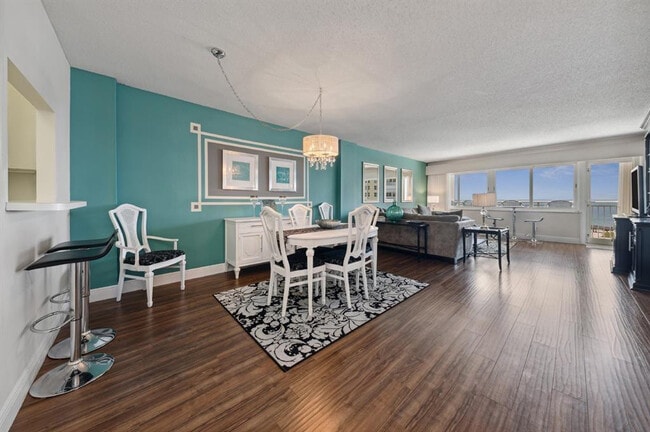 Foto del edificio - 328 N Ocean Blvd