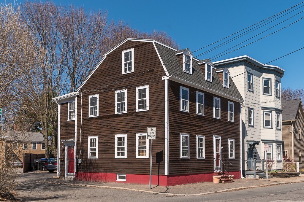 5 Becket Ave Unit 2, Salem, MA 01970 Condo for Rent in Salem, MA