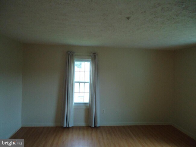Foto del edificio - 205 Oak Leaf Cir