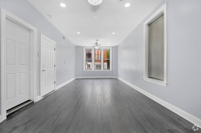 Building Photo - 2253 W Belmont Ave