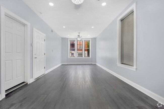 Building Photo - 2253 W Belmont Ave