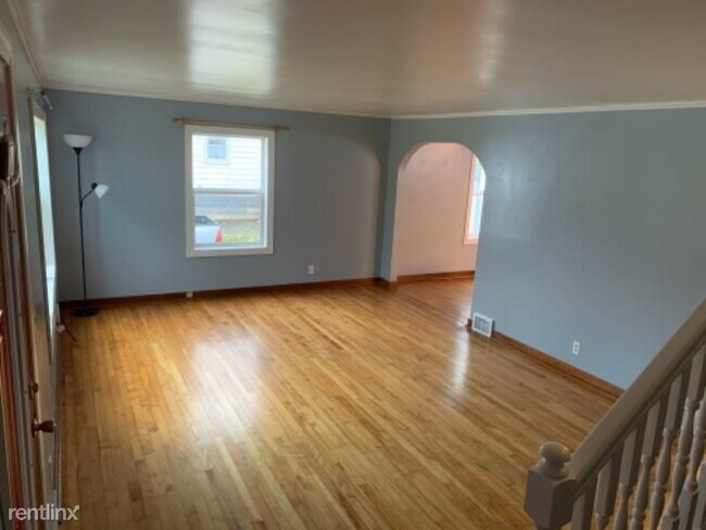Building Photo - 3 br, 1 bath House - 5760 New St