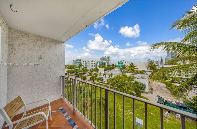 Foto del edificio - 6545 Indian Creek Dr
