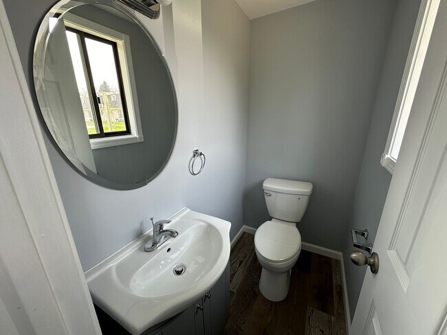 Foto del edificio - 2 Bedroom Townhome in Western Schools