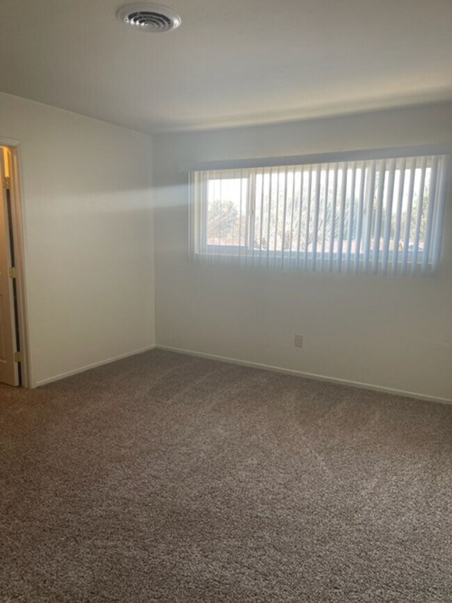 Building Photo - VICT2056