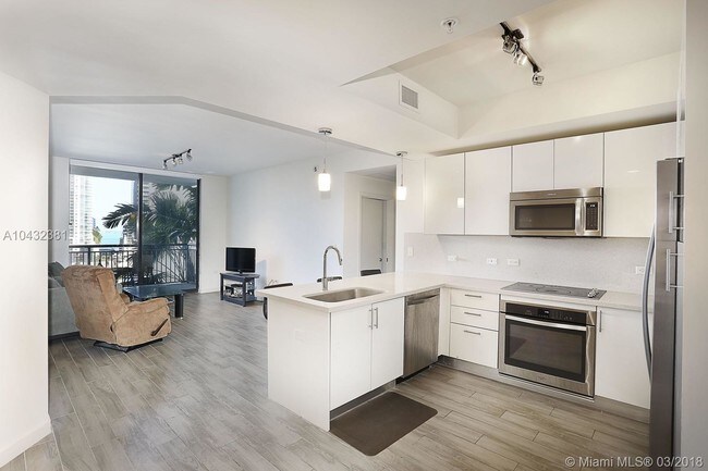 Foto del edificio - 999 SW 1st St