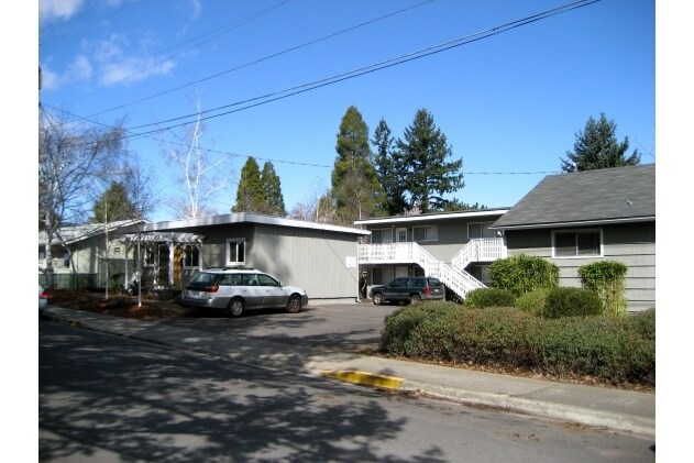 Primary Photo - Bridge & Lee Apartments