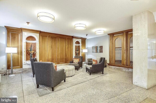 Foto del edificio - 1111 University Blvd W