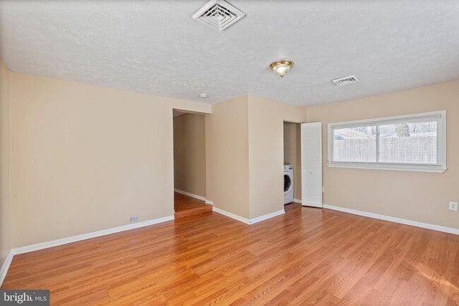 Foto del edificio - 1224 Guildford Rd