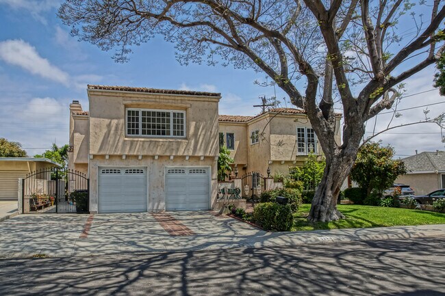 Building Photo - 3229 Raintree Ave