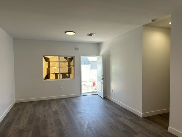 Photo - 1083 W 9th St House