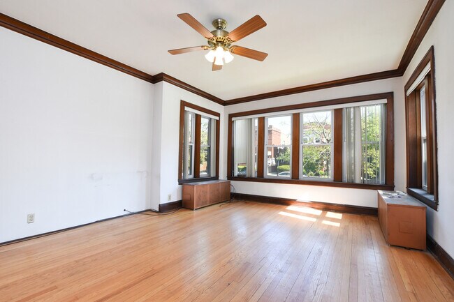 Foto del edificio - 5307 W Montrose Ave