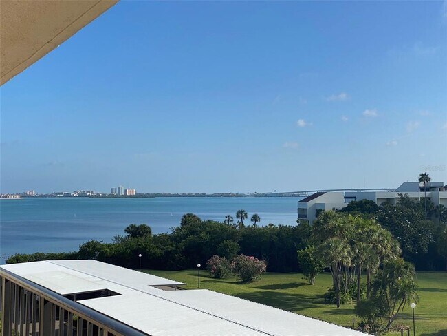 Foto del edificio - 100 Oakmont Ln