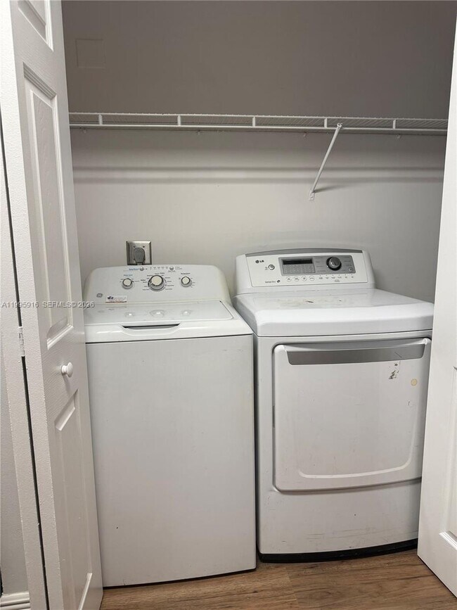 Foto del edificio - 6276 NW 186th St