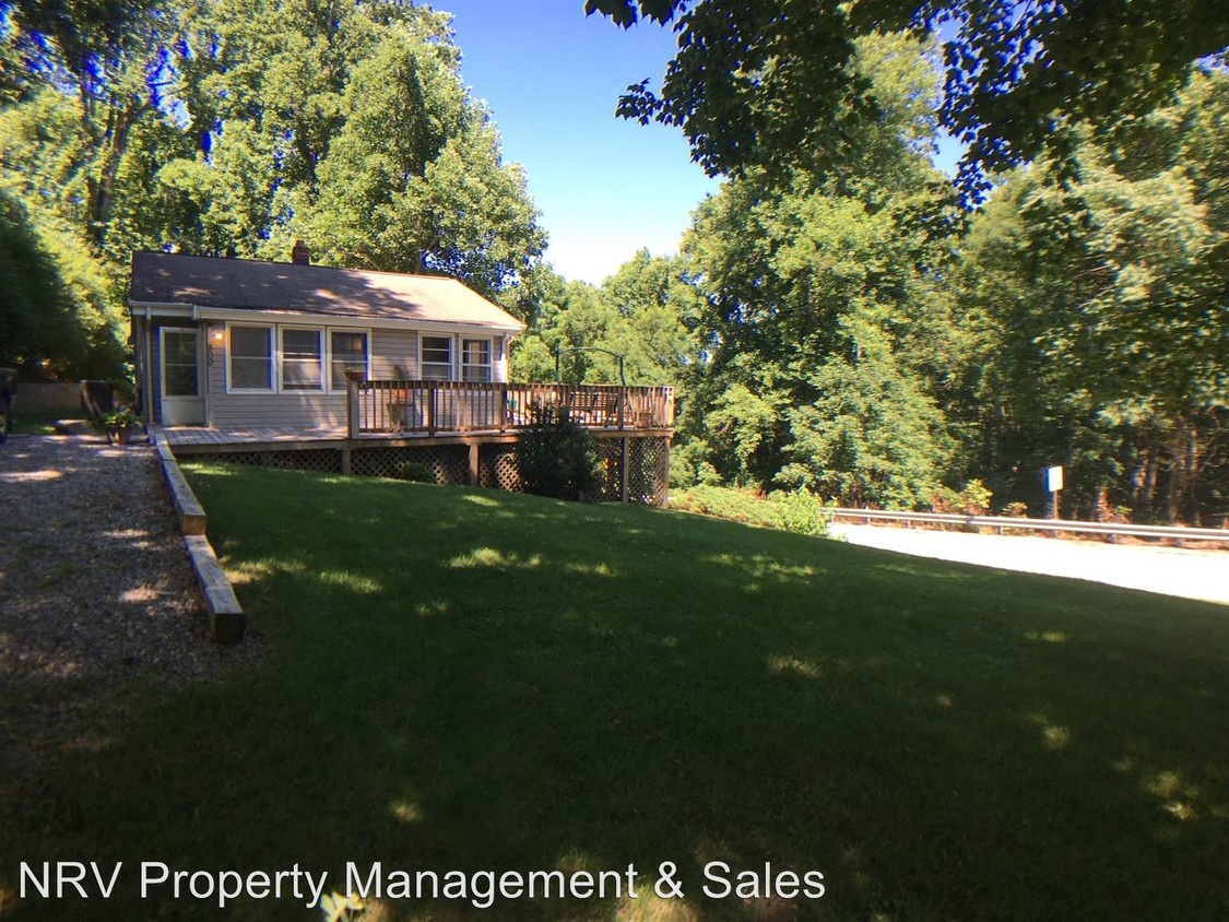 Primary Photo - 800 Mount Pleasant Rd