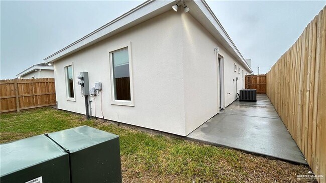Foto del edificio - 3404 S Colt Ln
