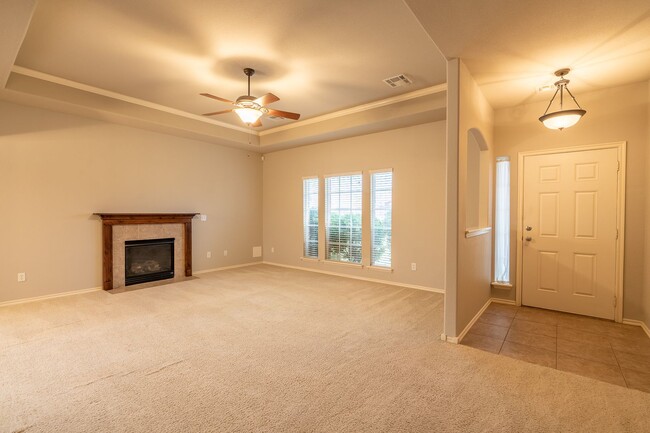 Building Photo - Beautiful 3 bed / 2 bath in New Tulsa!