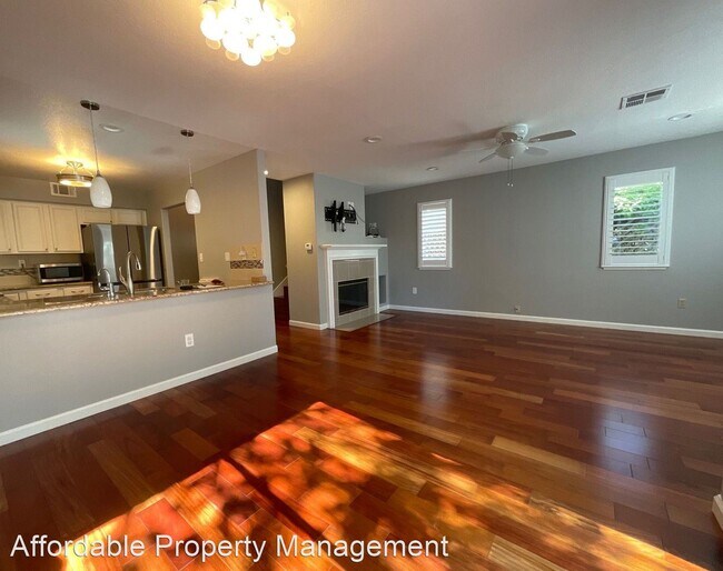 Building Photo - 3 br, 2.5 bath House - 1108 Vista Pointe Cir
