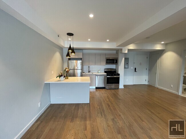 Building Photo - Large 2 bedroom on BUSHWICK AVENUE