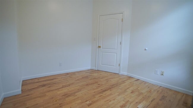Building Photo - 174 Beechwood Ave