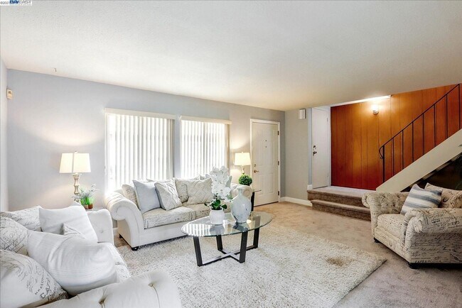 Foto del edificio - $1,000 MOVE IN SPECIAL!!! 4 Bedroom/ 3 Bat...